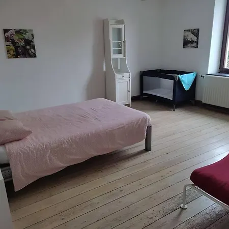 بيت للعطل Granny Cottage.