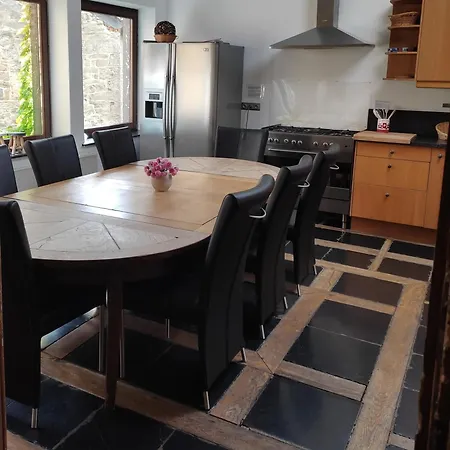 بيت للعطل Granny Cottage. *